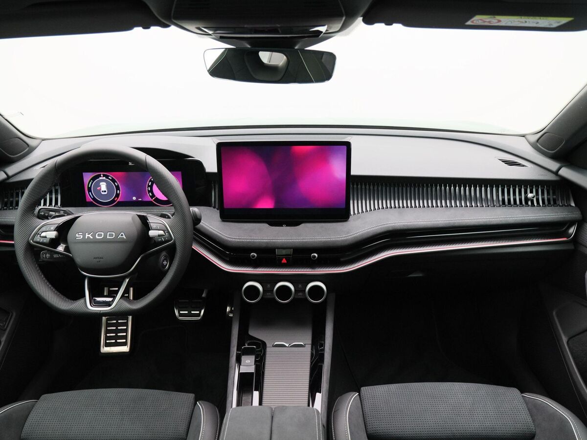 Škoda Superb Combi Sportline Business 1.5 TSi PHEV 204 Pk Automaat | Trekhaak | Panoramadak | LED Matrix | 19 Inch | Camera