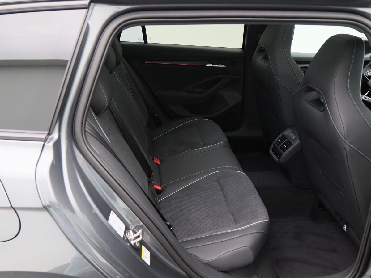 Škoda Superb Combi Sportline Business 1.5 TSi PHEV 204 Pk Automaat | Trekhaak | Panoramadak | LED Matrix | 19 Inch | Camera
