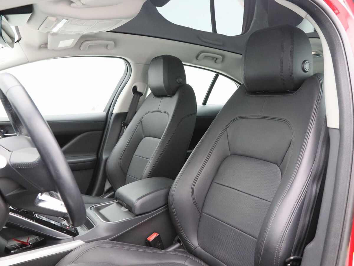 Jaguar I-PACE EV400 Business Edition S 90 kWh | Panoramadak | Leder | Navigatie | 20 Inch | Camera | 31.690 Km!!