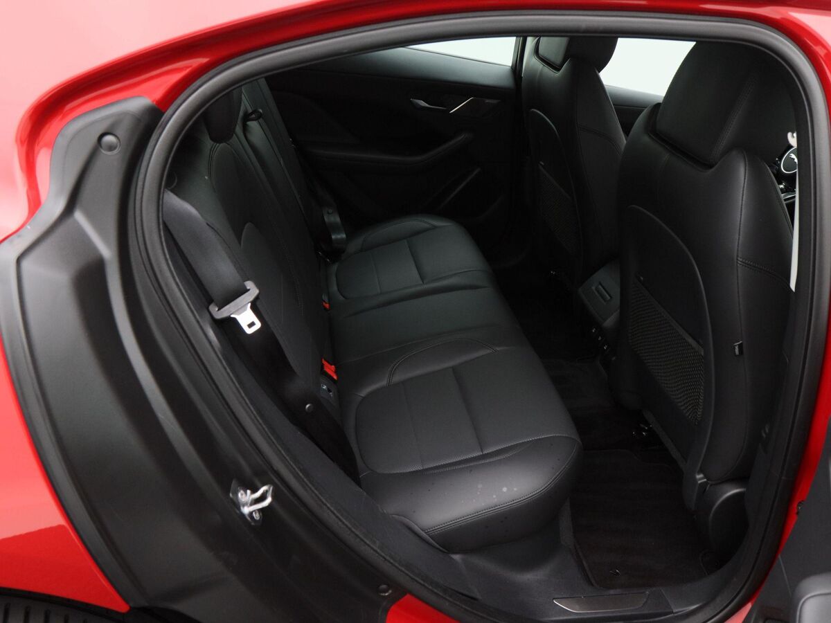 Jaguar I-PACE EV400 Business Edition S 90 kWh | Panoramadak | Leder | Navigatie | 20 Inch | Camera | 31.690 Km!!