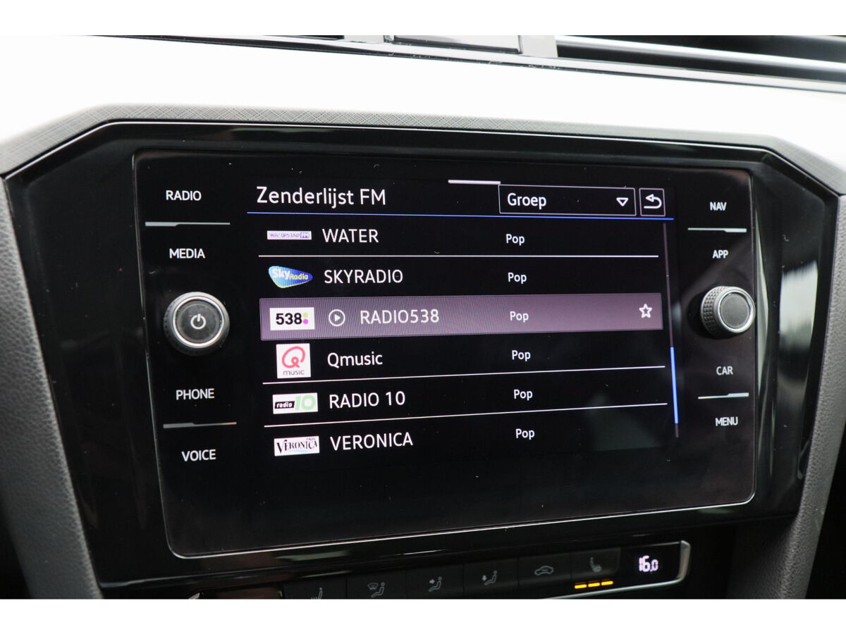 Volkswagen Passat Variant 1.4 TSi 218 Pk Automaat PHEV GTE Business | Adaptive Cruise | CarPlay | Navigatie | Bluetooth | Achteruitrijcamera | 17 Inch | Trekhaak | 70.489 Km!!