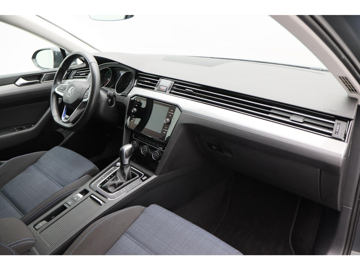 Volkswagen Passat Variant 1.4 TSi 218 Pk Automaat PHEV GTE Business | Adaptive Cruise | CarPlay | Navigatie | Bluetooth | Achteruitrijcamera | 17 Inch | Trekhaak | 70.489 Km!!