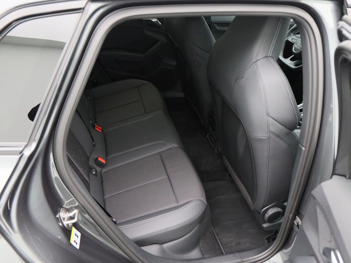 Audi A3 Sportback 45 TFSi 245 Pk e Automaat S-Line Competition | Full LED | Trekhaak | Zwart Optiek | Privacy Glas | Adaptive Cruise | Stoelverwarming | Parkeersensoren | Carplay | 17.648 Km!!