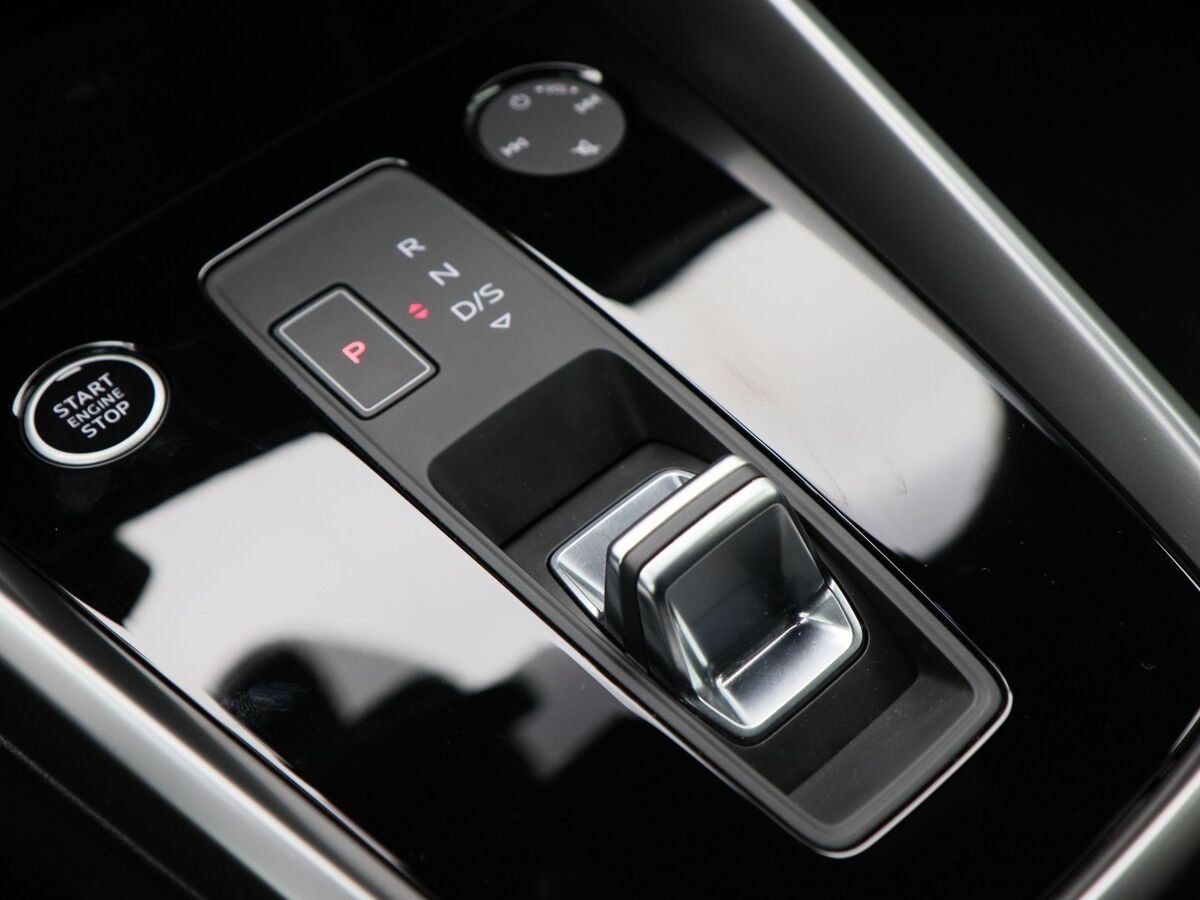 Audi A3 Sportback 45 TFSi 245 Pk e Automaat S-Line Competition | Full LED | Trekhaak | Zwart Optiek | Privacy Glas | Adaptive Cruise | Stoelverwarming | Parkeersensoren | Carplay | 17.648 Km!!