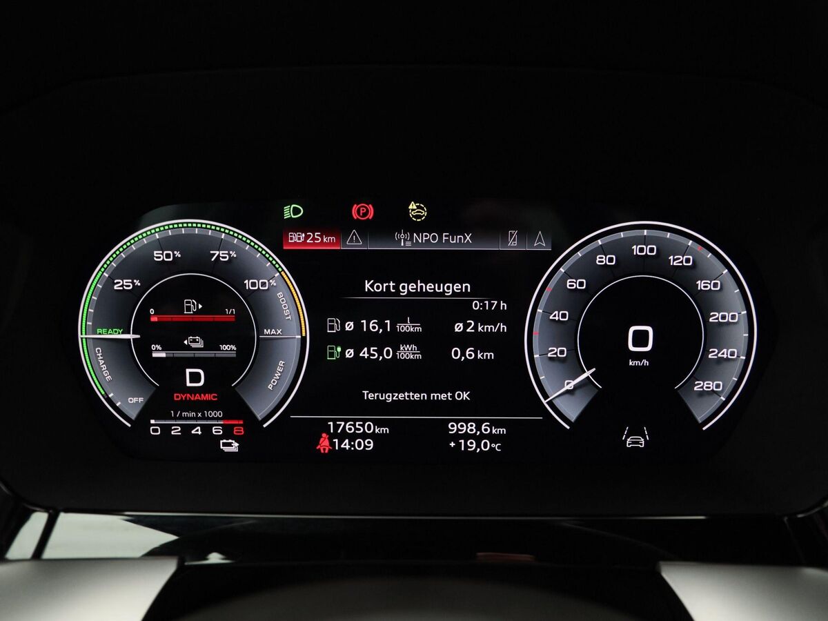 Audi A3 Sportback 45 TFSi 245 Pk e Automaat S-Line Competition | Full LED | Trekhaak | Zwart Optiek | Privacy Glas | Adaptive Cruise | Stoelverwarming | Parkeersensoren | Carplay | 17.648 Km!!