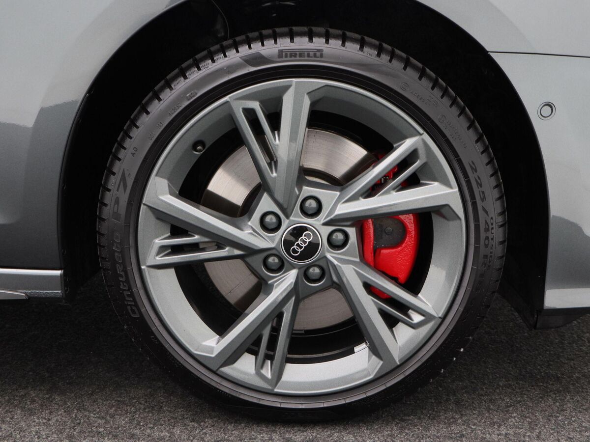 Audi A3 Sportback 45 TFSi 245 Pk e Automaat S-Line Competition | Full LED | Trekhaak | Zwart Optiek | Privacy Glas | Adaptive Cruise | Stoelverwarming | Parkeersensoren | Carplay | 17.648 Km!!