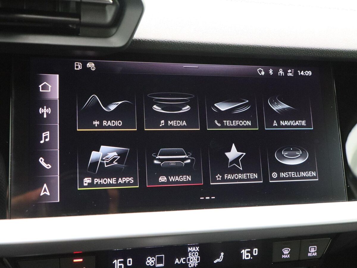 Audi A3 Sportback 45 TFSi 245 Pk e Automaat S-Line Competition | Full LED | Trekhaak | Zwart Optiek | Privacy Glas | Adaptive Cruise | Stoelverwarming | Parkeersensoren | Carplay | 17.648 Km!!
