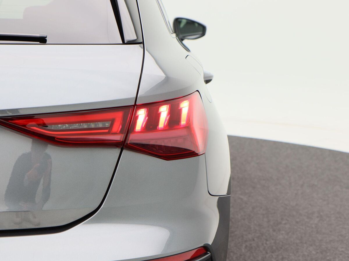 Audi A3 Sportback 45 TFSi 245 Pk e Automaat S-Line Competition | Full LED | Trekhaak | Zwart Optiek | Privacy Glas | Adaptive Cruise | Stoelverwarming | Parkeersensoren | Carplay | 17.648 Km!!