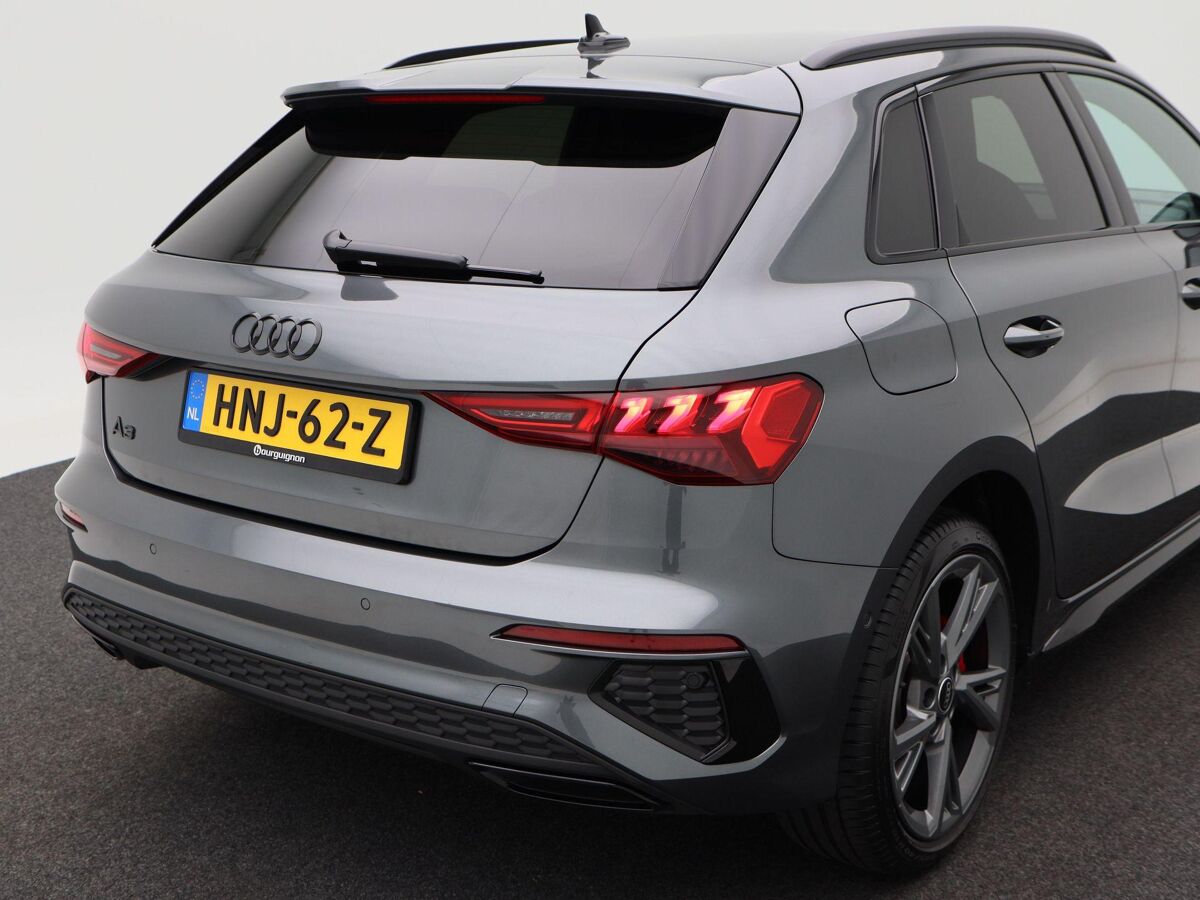 Audi A3 Sportback 45 TFSi 245 Pk e Automaat S-Line Competition | Full LED | Trekhaak | Zwart Optiek | Privacy Glas | Adaptive Cruise | Stoelverwarming | Parkeersensoren | Carplay | 17.648 Km!!
