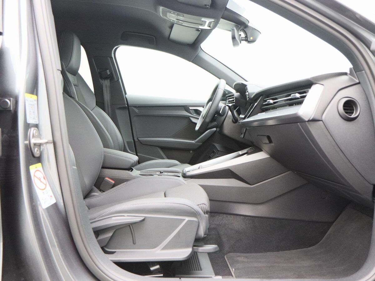 Audi A3 Sportback 45 TFSi 245 Pk e Automaat S-Line Competition | Full LED | Trekhaak | Zwart Optiek | Privacy Glas | Adaptive Cruise | Stoelverwarming | Parkeersensoren | Carplay | 17.648 Km!!