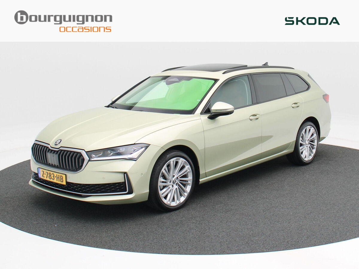 Škoda Superb Combi Combi First Edition 1.5 TSi 150 Pk Automaat | Full LED | Panoramadak | Leder | 19 Inch | 360 Camera | Stoelkoeling en Verwarming | Adaptive Cruise | 18.310 Km!!