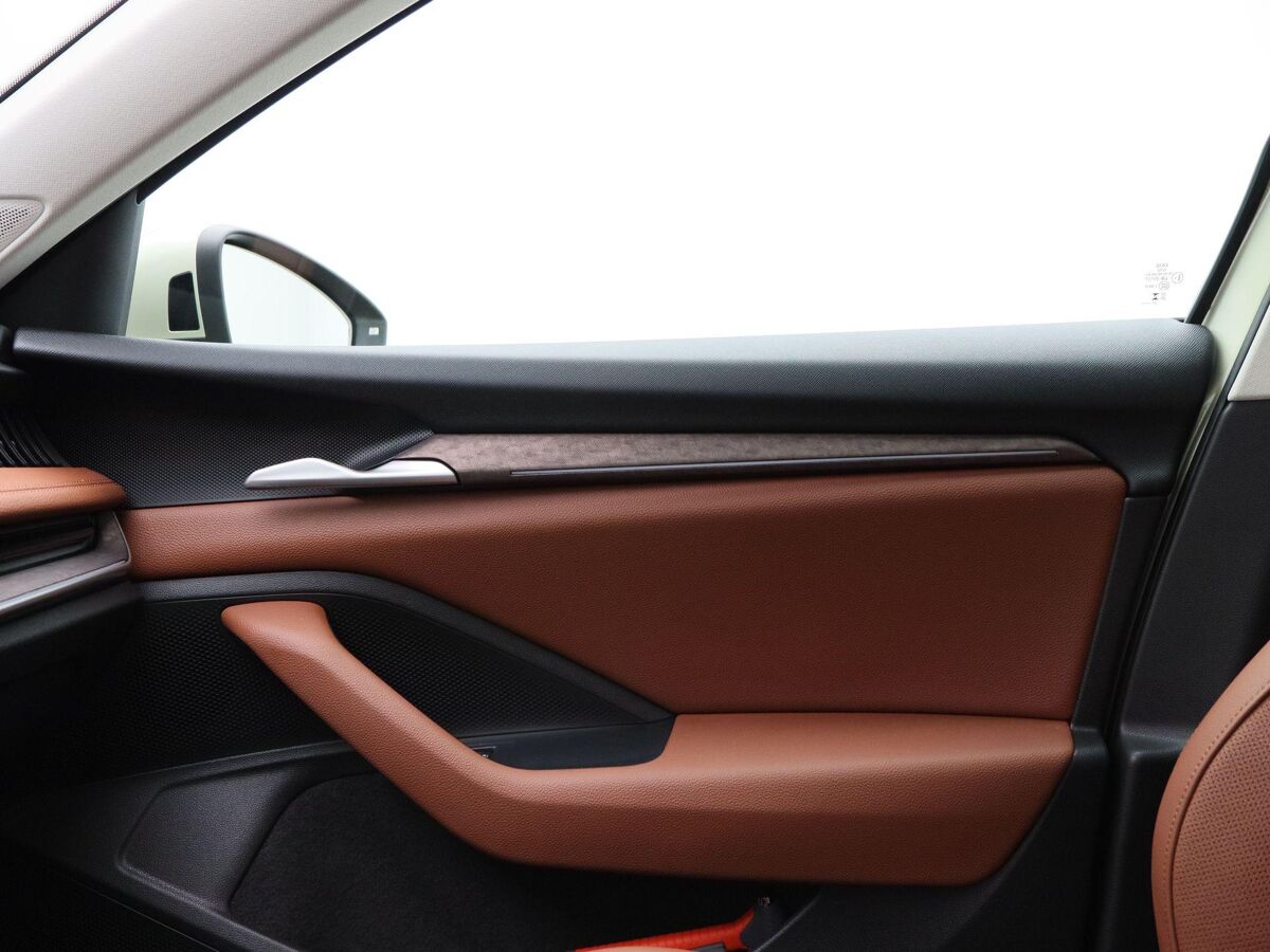 Škoda Superb Combi Combi First Edition 1.5 TSi 150 Pk Automaat | Full LED | Panoramadak | Leder | 19 Inch | 360 Camera | Stoelkoeling en Verwarming | Adaptive Cruise | 18.310 Km!!