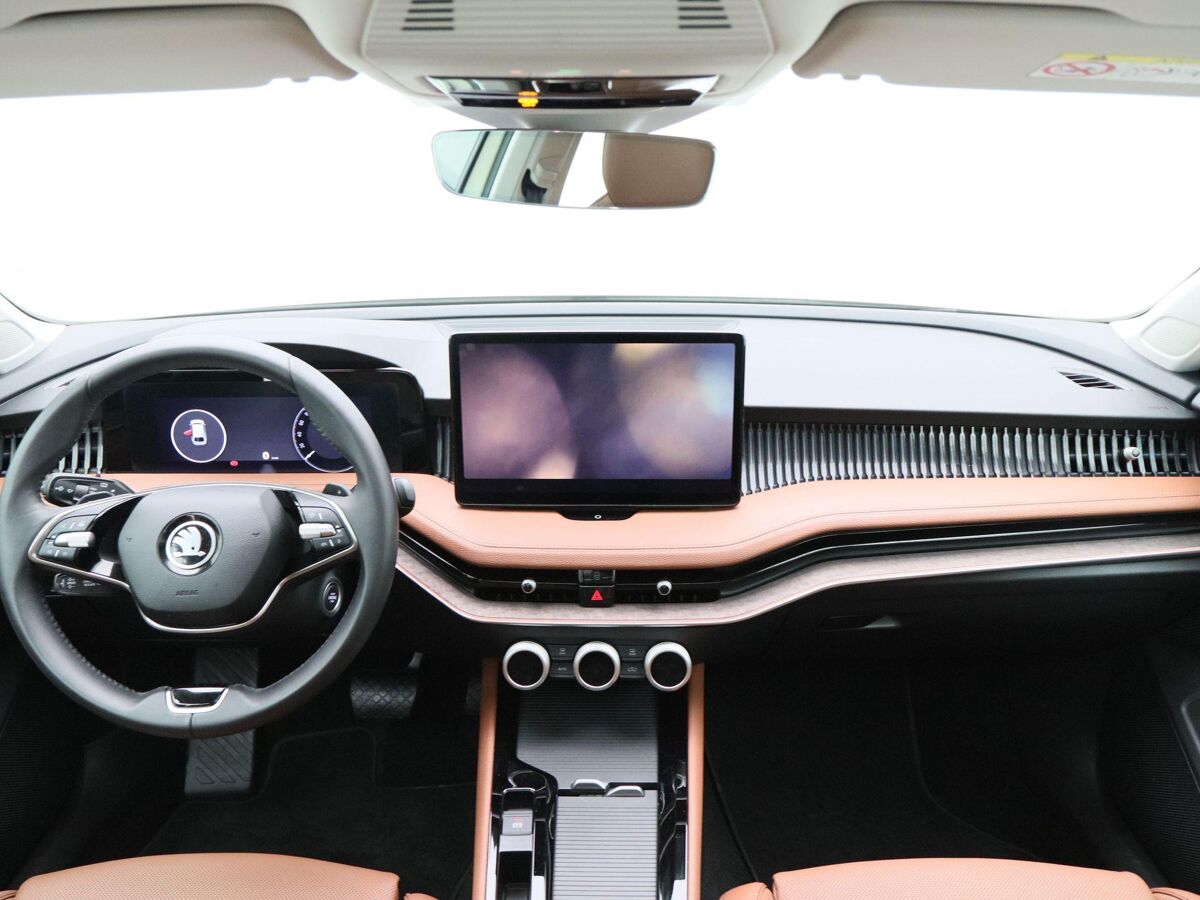 Škoda Superb Combi Combi First Edition 1.5 TSi 150 Pk Automaat | Full LED | Panoramadak | Leder | 19 Inch | 360 Camera | Stoelkoeling en Verwarming | Adaptive Cruise | 18.310 Km!!