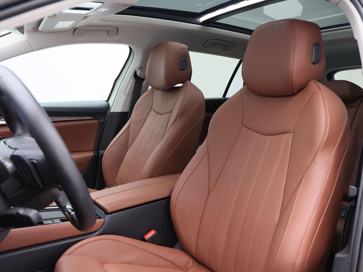Škoda Superb Combi Combi First Edition 1.5 TSi 150 Pk Automaat | Full LED | Panoramadak | Leder | 19 Inch | 360 Camera | Stoelkoeling en Verwarming | Adaptive Cruise | 18.310 Km!!