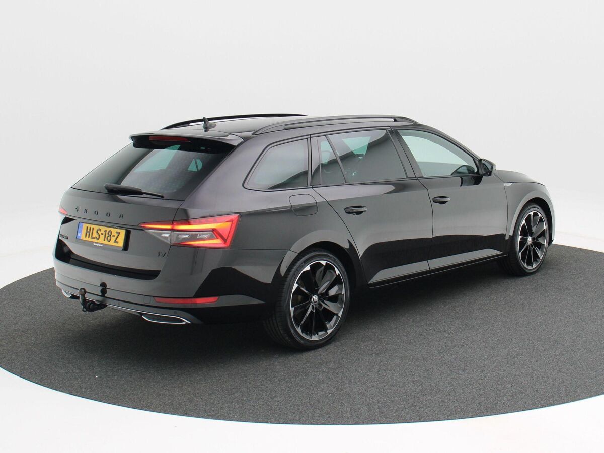 Škoda Superb Combi 1.4 TSi 218 Pk Automaat iV Sportline Business | Adaptive Cruise | CarPlay | Navigatie | Bluetooth | Parkeersensoren | Stoelverwarming | Trekhaak | 19 Inch