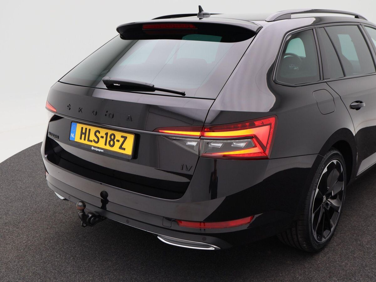 Škoda Superb Combi 1.4 TSi 218 Pk Automaat iV Sportline Business | Adaptive Cruise | CarPlay | Navigatie | Bluetooth | Parkeersensoren | Stoelverwarming | Trekhaak | 19 Inch