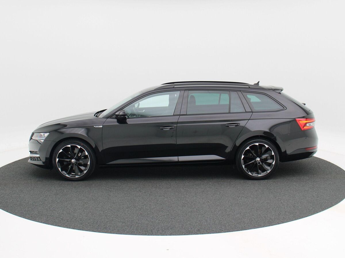 Škoda Superb Combi 1.4 TSi 218 Pk Automaat iV Sportline Business | Adaptive Cruise | CarPlay | Navigatie | Bluetooth | Parkeersensoren | Stoelverwarming | Trekhaak | 19 Inch