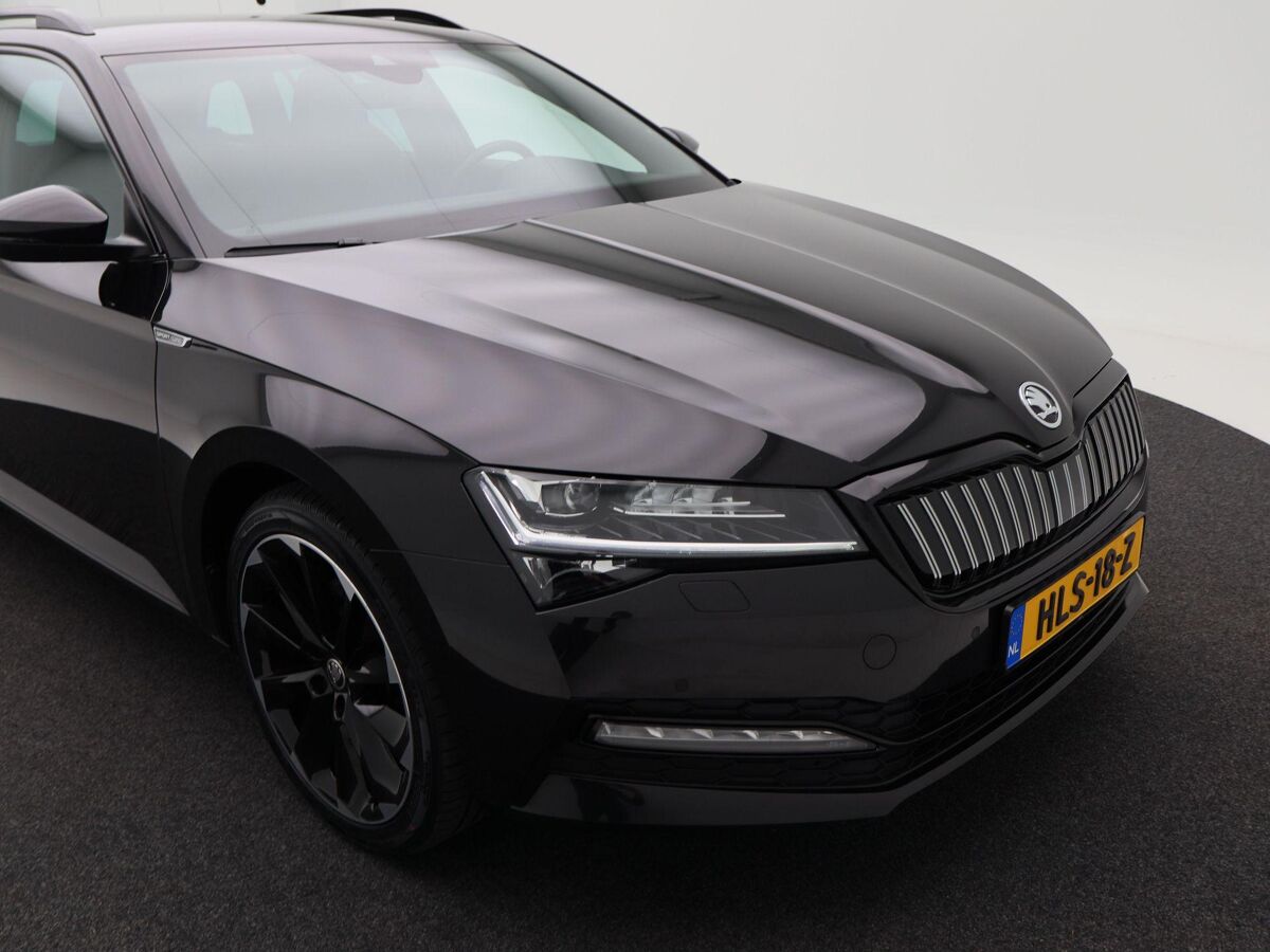 Škoda Superb Combi 1.4 TSi 218 Pk Automaat iV Sportline Business | Adaptive Cruise | CarPlay | Navigatie | Bluetooth | Parkeersensoren | Stoelverwarming | Trekhaak | 19 Inch