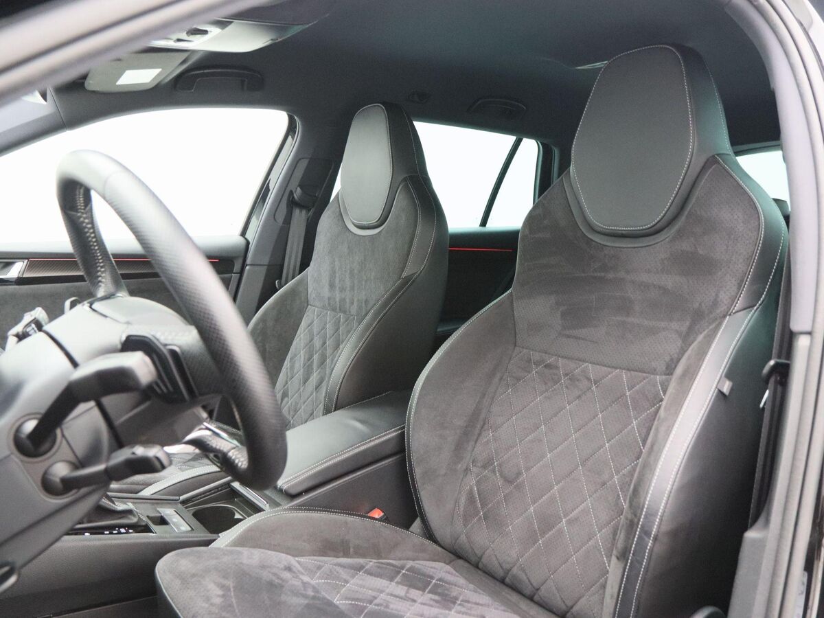 Škoda Superb Combi 1.4 TSi 218 Pk Automaat iV Sportline Business | Adaptive Cruise | CarPlay | Navigatie | Bluetooth | Parkeersensoren | Stoelverwarming | Trekhaak | 19 Inch
