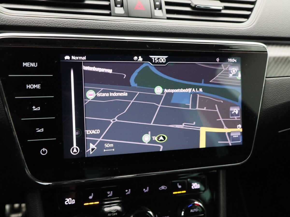 Škoda Superb Combi 1.4 TSi 218 Pk Automaat iV Sportline Business | Adaptive Cruise | CarPlay | Navigatie | Bluetooth | Parkeersensoren | Stoelverwarming | Trekhaak | 19 Inch