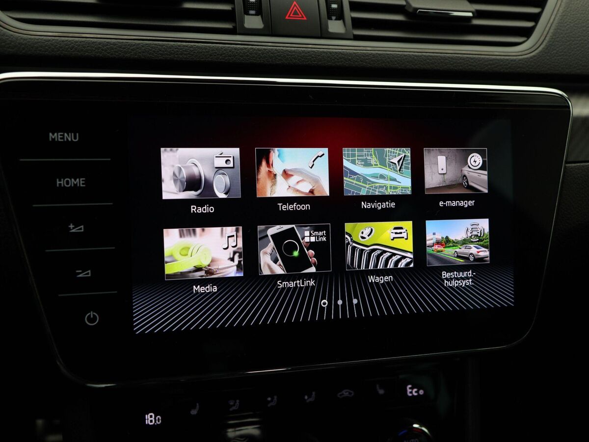Škoda Superb Combi 1.4 TSi 218 Pk Automaat iV Sportline Business | Adaptive Cruise | CarPlay | Navigatie | Bluetooth | Parkeersensoren | Stoelverwarming | Trekhaak | 19 Inch