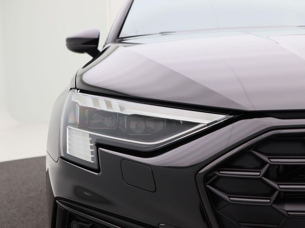 Audi A3 Sportback 45 TFSi e 245 Pk Automaat S-Line Competition | Panoramadak | B&O Audio | Camera | 18 Inch | Adaptive Cruise | Zwart Optiek | Privacy Glass | 13.900 Km!!