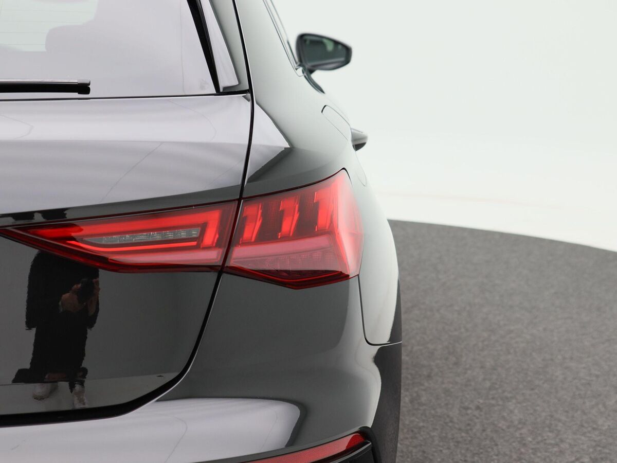 Audi A3 Sportback 45 TFSi e 245 Pk Automaat S-Line Competition | Panoramadak | B&O Audio | Camera | 18 Inch | Adaptive Cruise | Zwart Optiek | Privacy Glass | 13.900 Km!!