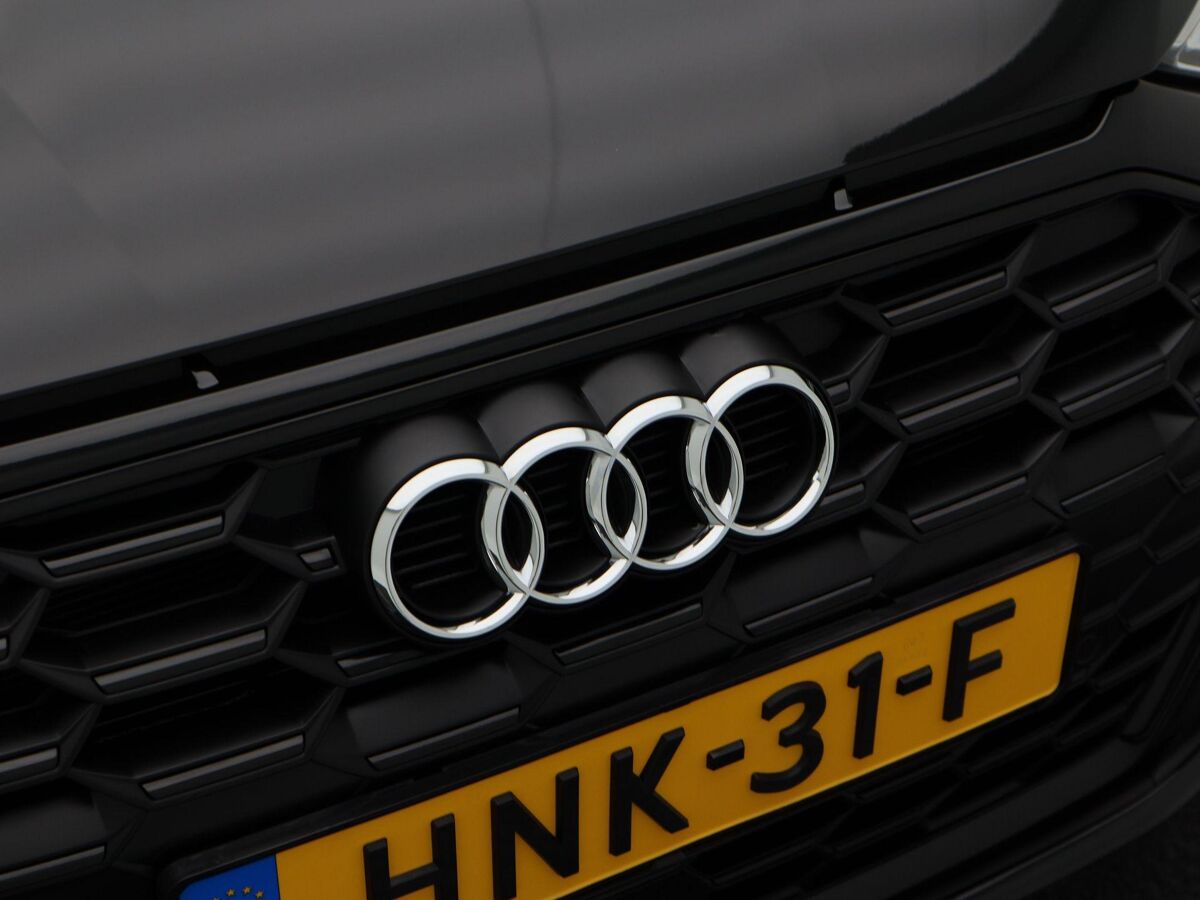 Audi A3 Sportback 45 TFSi e 245 Pk Automaat S-Line Competition | Panoramadak | B&O Audio | Camera | 18 Inch | Adaptive Cruise | Zwart Optiek | Privacy Glass | 13.900 Km!!