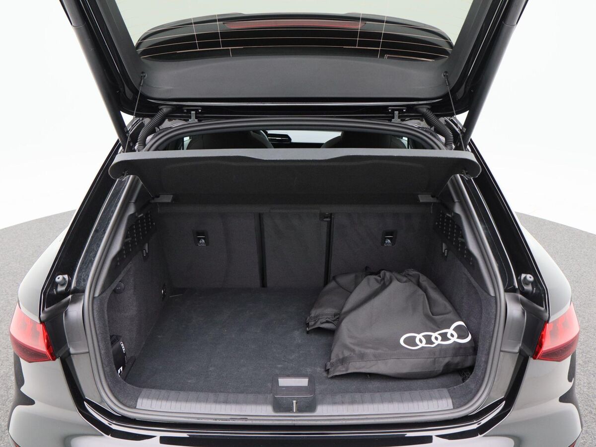 Audi A3 Sportback 45 TFSi e 245 Pk Automaat S-Line Competition | Panoramadak | B&O Audio | Camera | 18 Inch | Adaptive Cruise | Zwart Optiek | Privacy Glass | 13.900 Km!!