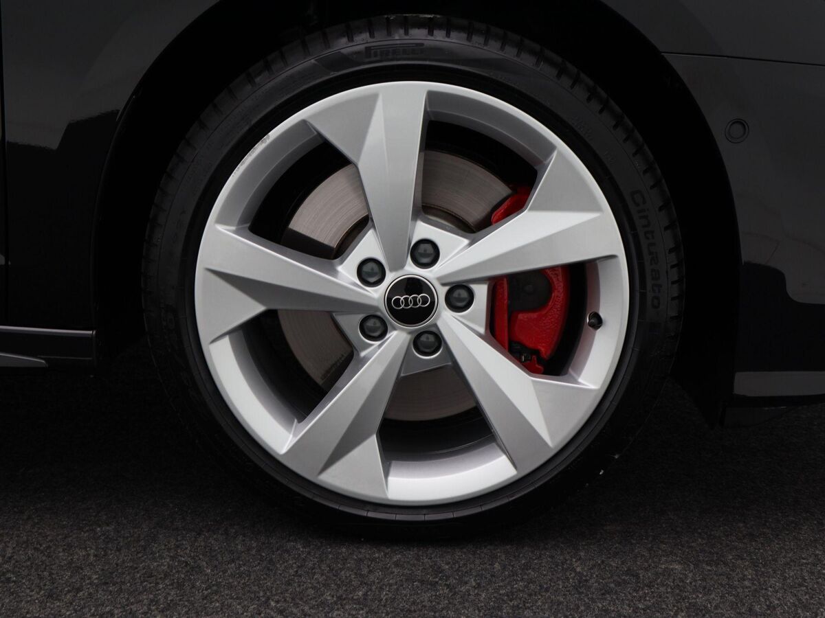 Audi A3 Sportback 45 TFSi e 245 Pk Automaat S-Line Competition | Panoramadak | B&O Audio | Camera | 18 Inch | Adaptive Cruise | Zwart Optiek | Privacy Glass | 13.900 Km!!
