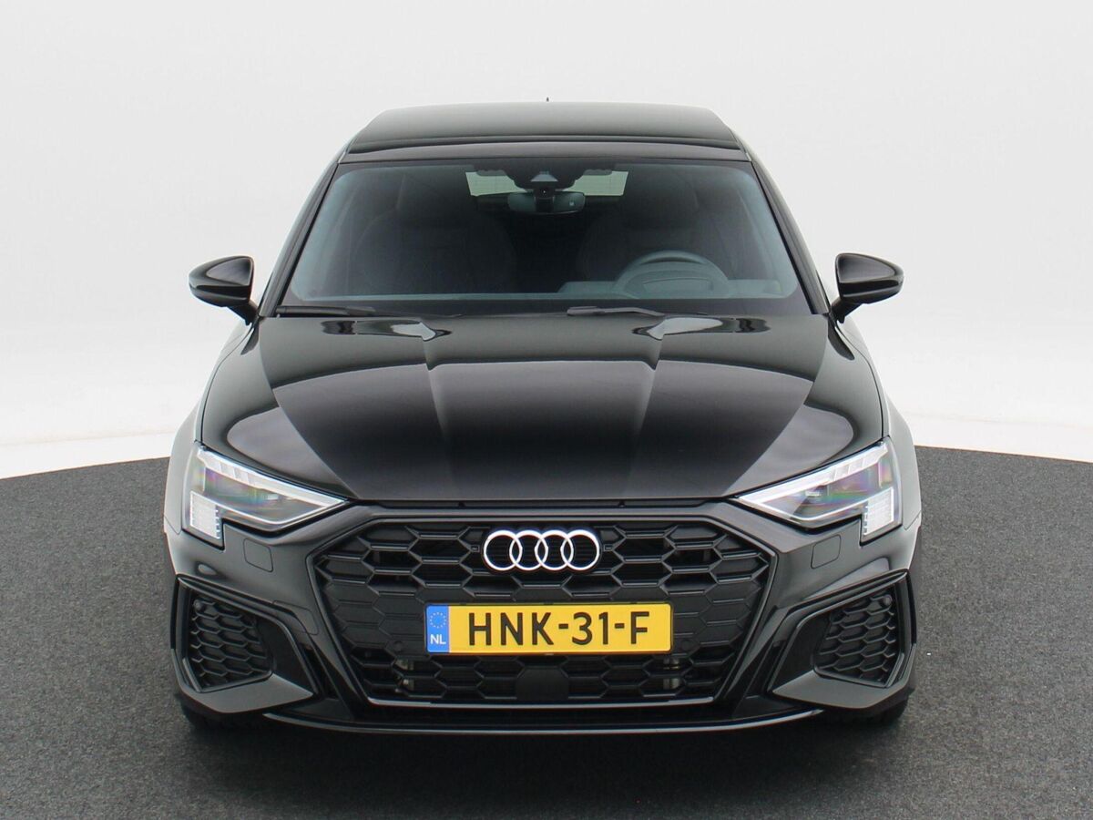 Audi A3 Sportback 45 TFSi e 245 Pk Automaat S-Line Competition | Panoramadak | B&O Audio | Camera | 18 Inch | Adaptive Cruise | Zwart Optiek | Privacy Glass | 13.900 Km!!