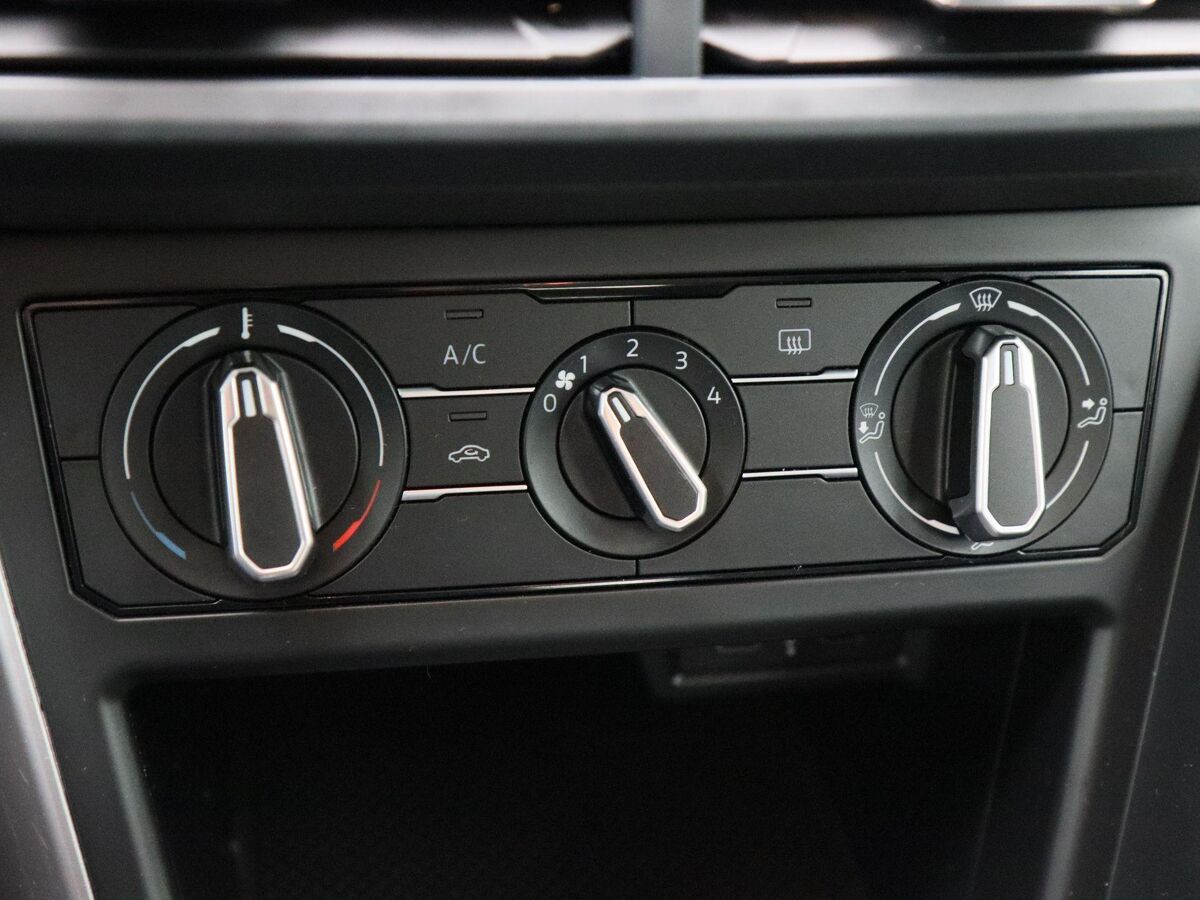 Volkswagen Polo 1.0 TSi Life | Airco | 15 Inch | Adaptive Cruise Control | Parkeersensoren | Carplay | 60.438 Km!!
