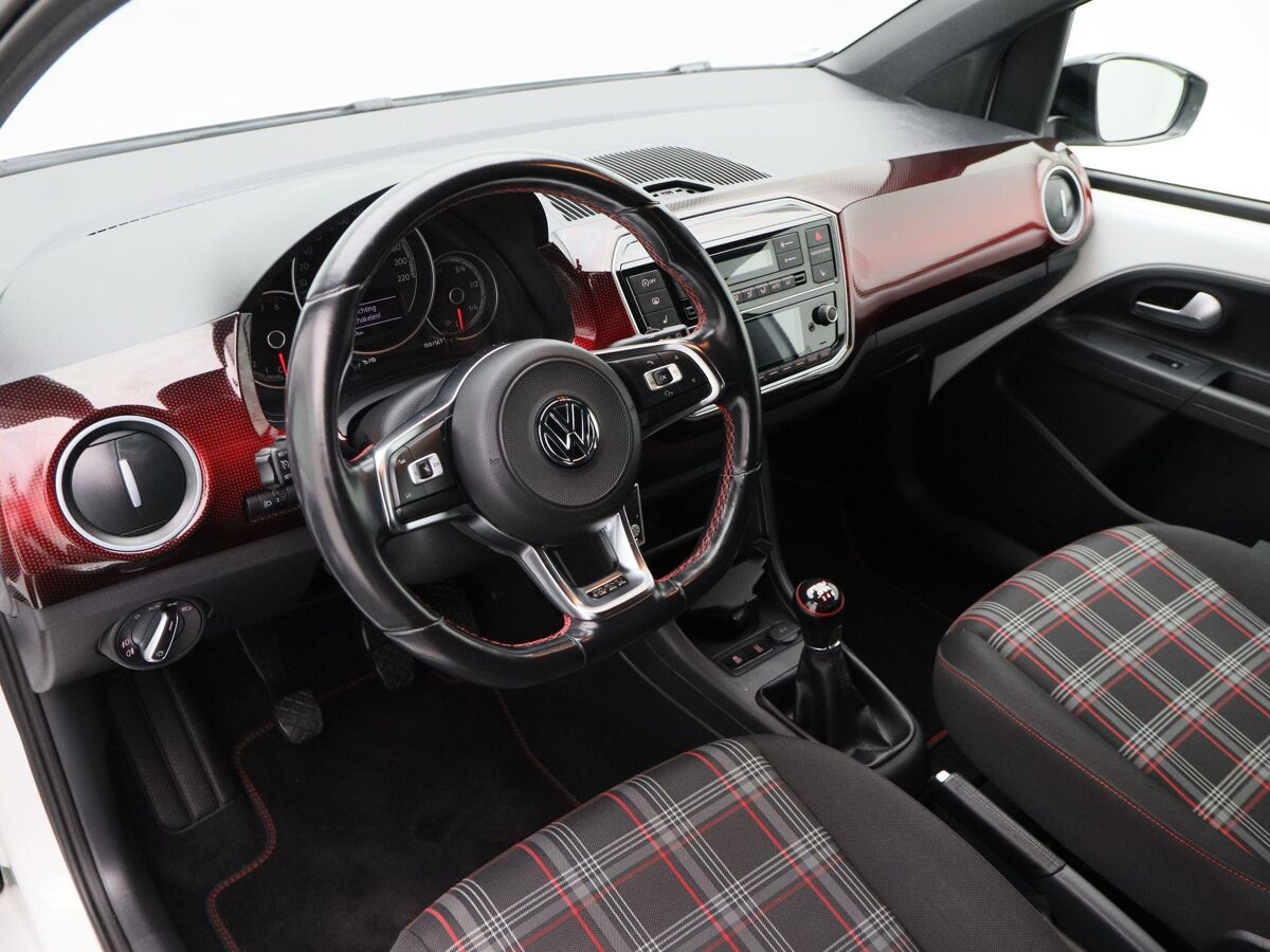 Volkswagen Up! 1.0 TSi 115 Pk GTi | Climate Controle | 17 Inch | Camera | Stoelverwarming | Privacy Glass | Parkeersensoren | 95.092 Km!!