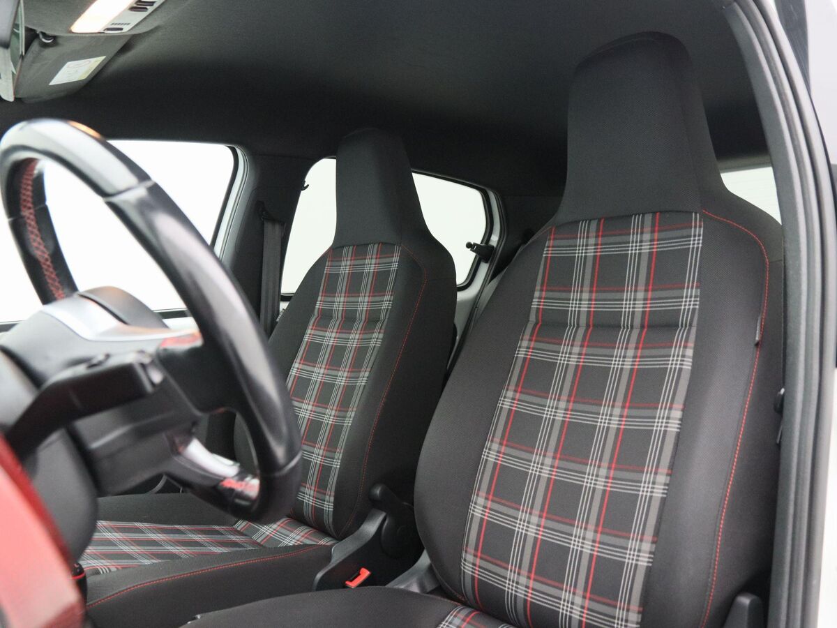 Volkswagen Up! 1.0 TSi 115 Pk GTi | Climate Controle | 17 Inch | Camera | Stoelverwarming | Privacy Glass | Parkeersensoren | 95.092 Km!!