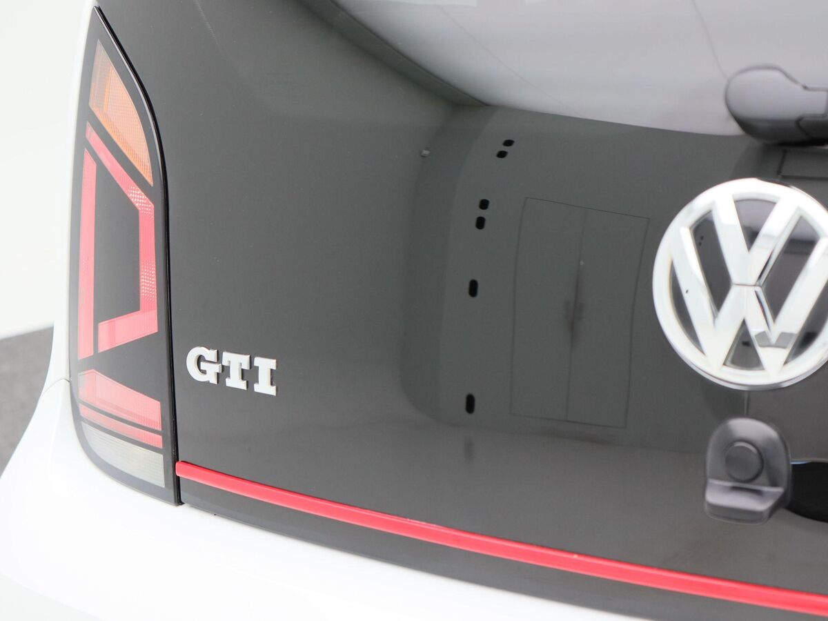 Volkswagen Up! 1.0 TSi 115 Pk GTi | Climate Controle | 17 Inch | Camera | Stoelverwarming | Privacy Glass | Parkeersensoren | 95.092 Km!!