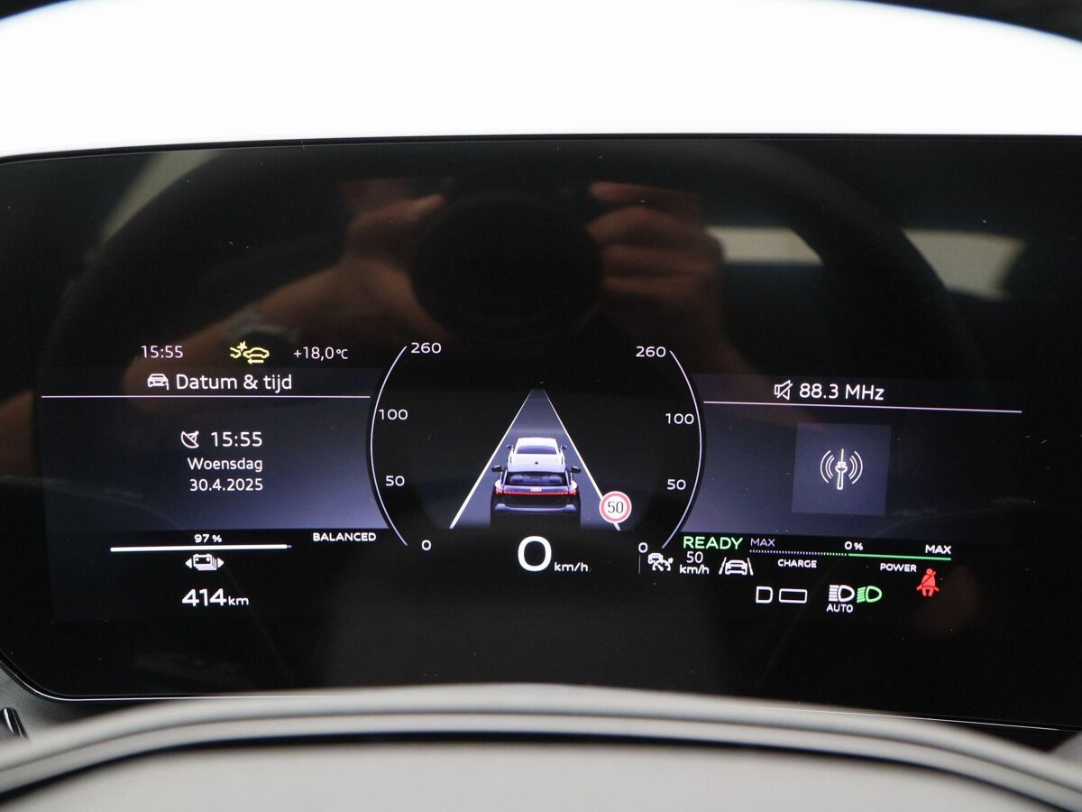 Audi Q6 e-tron S edition performance 100 kWh RUIM € 11000,- VOORDEEL!!! | Luchtvering | Comfortpakket pro | Rode Remzadels | Matrix Led |