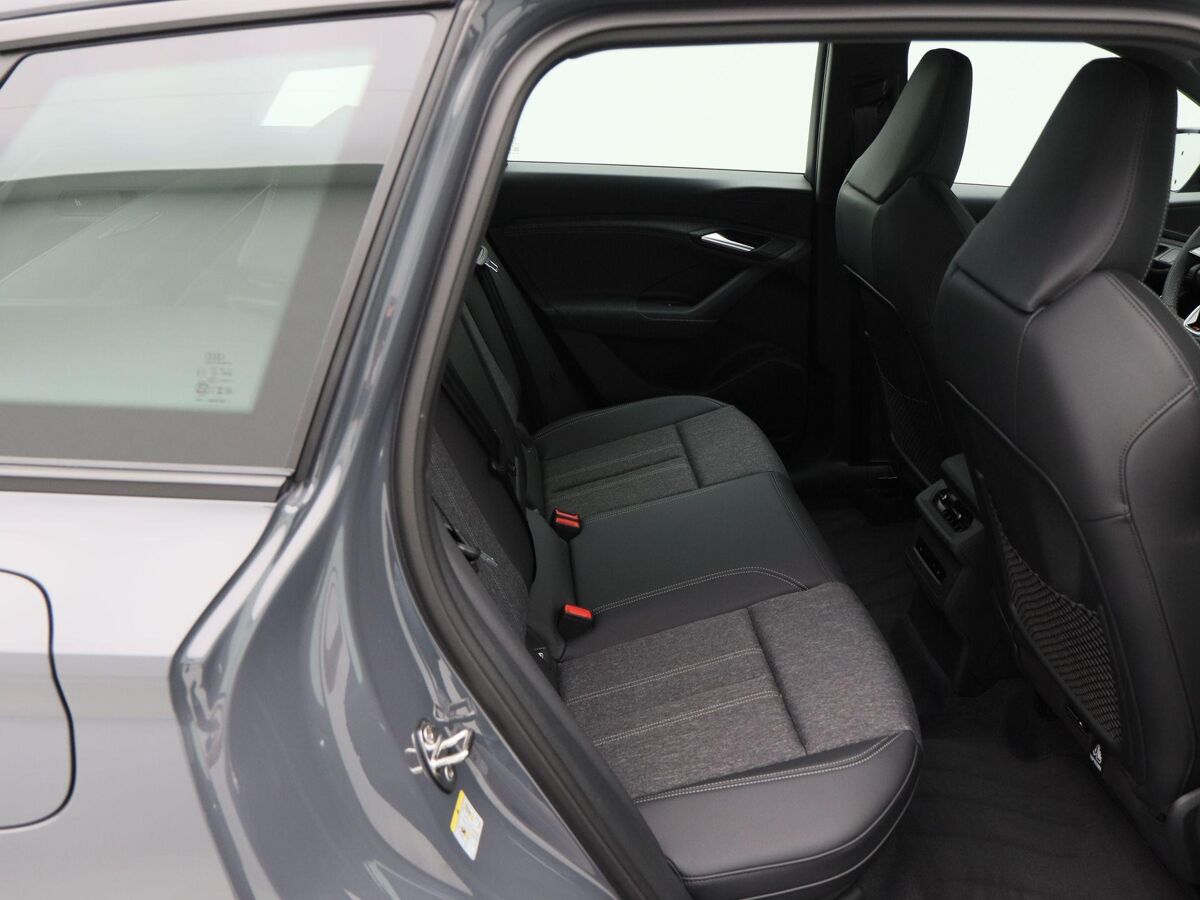 Audi Q6 e-tron S edition performance 100 kWh RUIM € 11000,- VOORDEEL!!! | Luchtvering | Comfortpakket pro | Rode Remzadels | Matrix Led |