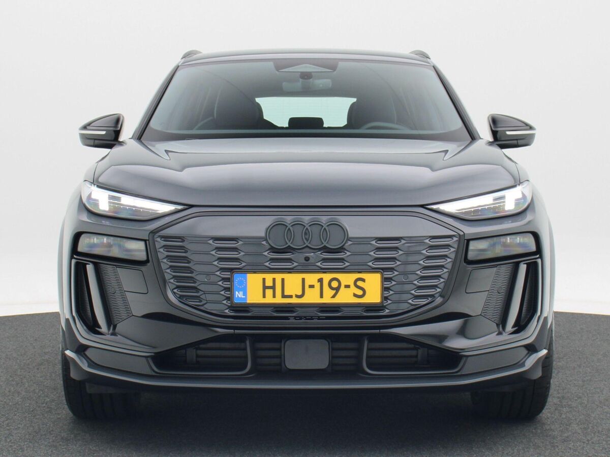 Audi Q6 e-tron S edition performance 100 kWh RUIM € 11000,- VOORDEEL!!! | Luchtvering | Comfortpakket pro | Rode Remzadels | Matrix Led |