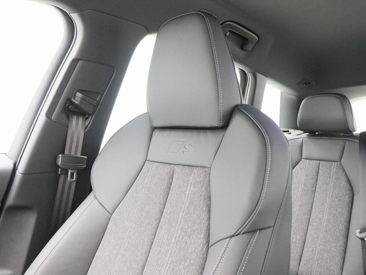 Audi Q6 e-tron S edition performance 100 kWh RUIM € 11000,- VOORDEEL!!! | Luchtvering | Comfortpakket pro | Rode Remzadels | Matrix Led |