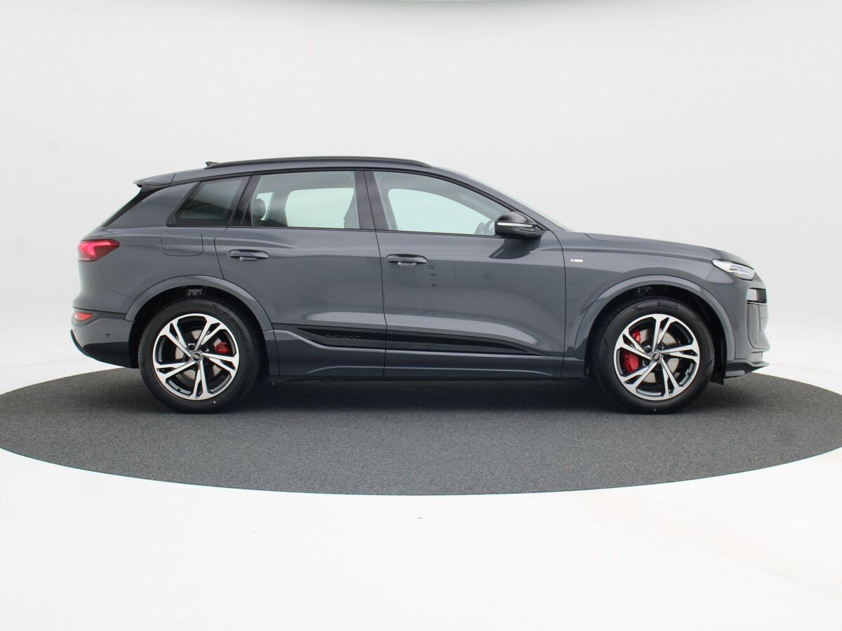 Audi Q6 e-tron S edition performance 100 kWh RUIM € 11000,- VOORDEEL!!! | Luchtvering | Comfortpakket pro | Rode Remzadels | Matrix Led |