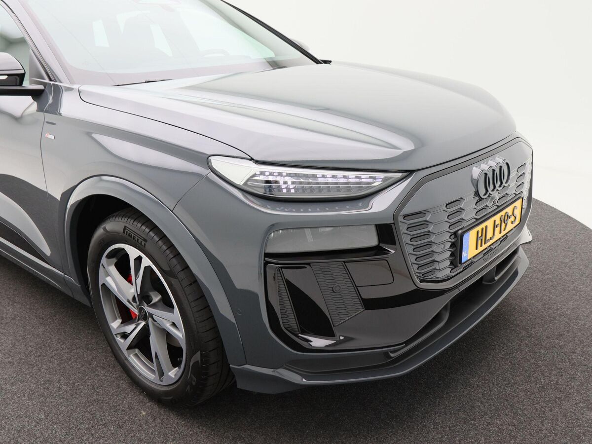 Audi Q6 e-tron S edition performance 100 kWh RUIM € 11000,- VOORDEEL!!! | Luchtvering | Comfortpakket pro | Rode Remzadels | Matrix Led |