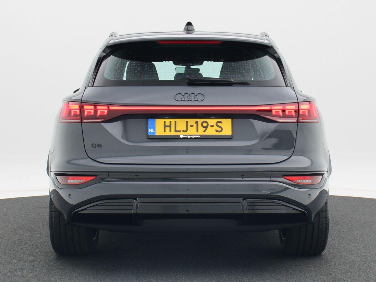Audi Q6 e-tron S edition performance 100 kWh RUIM € 11000,- VOORDEEL!!! | Luchtvering | Comfortpakket pro | Rode Remzadels | Matrix Led |