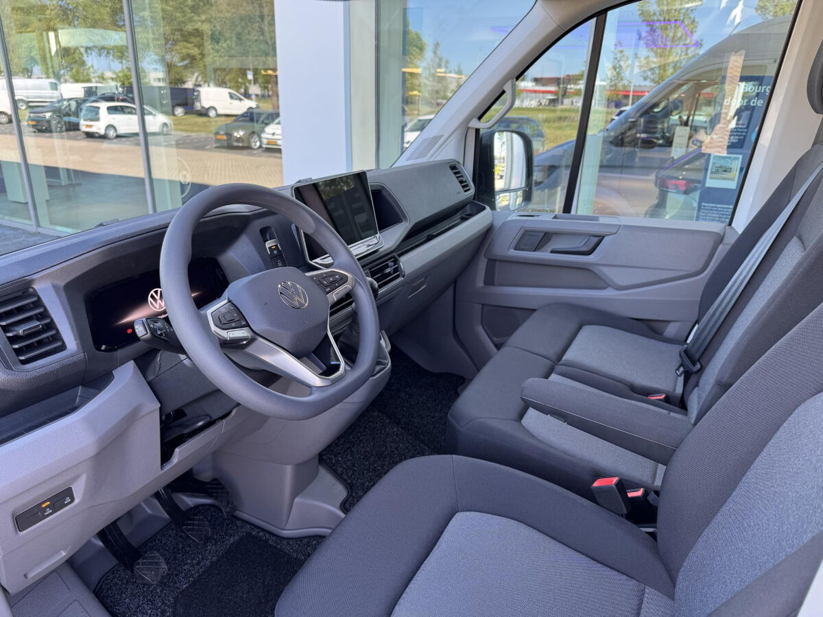 VW-Bedrijfswagens Crafter 35 2.0 TDI L3H3 Trendline | 140PK | Laadruimte Betimmering | Side Bars | Lichtmetaal 17" | Hoog dak | Trekhaak |