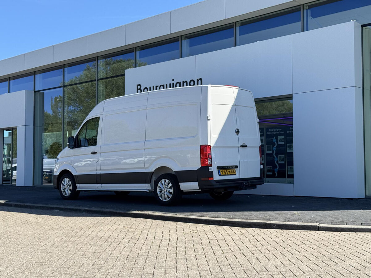 VW-Bedrijfswagens Crafter 35 2.0 TDI L3H3 Trendline | 140PK | Laadruimte Betimmering | Side Bars | Lichtmetaal 17" | Hoog dak | Trekhaak |