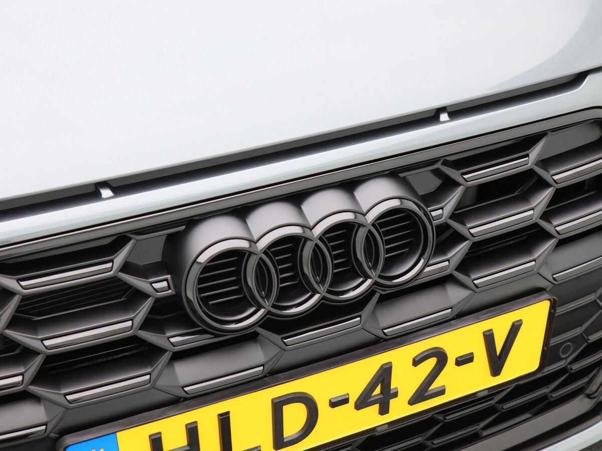 Audi A3 Sportback 45 TFSi e 245 Pk S-Line Competition | Full LED | 18 Inch | Zwart Optiek | Trekhaak | Adaptive Cruise | Stoelverwarming | Privacy Glass | Carplay | 9.054 Km!!