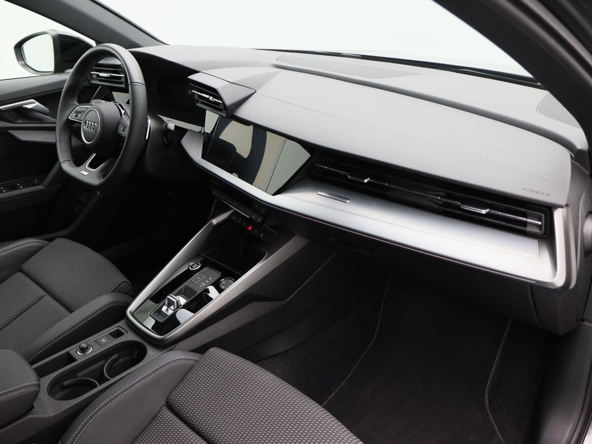 Audi A3 Sportback 45 TFSi e 245 Pk S-Line Competition | Full LED | 18 Inch | Zwart Optiek | Trekhaak | Adaptive Cruise | Stoelverwarming | Privacy Glass | Carplay | 9.054 Km!!