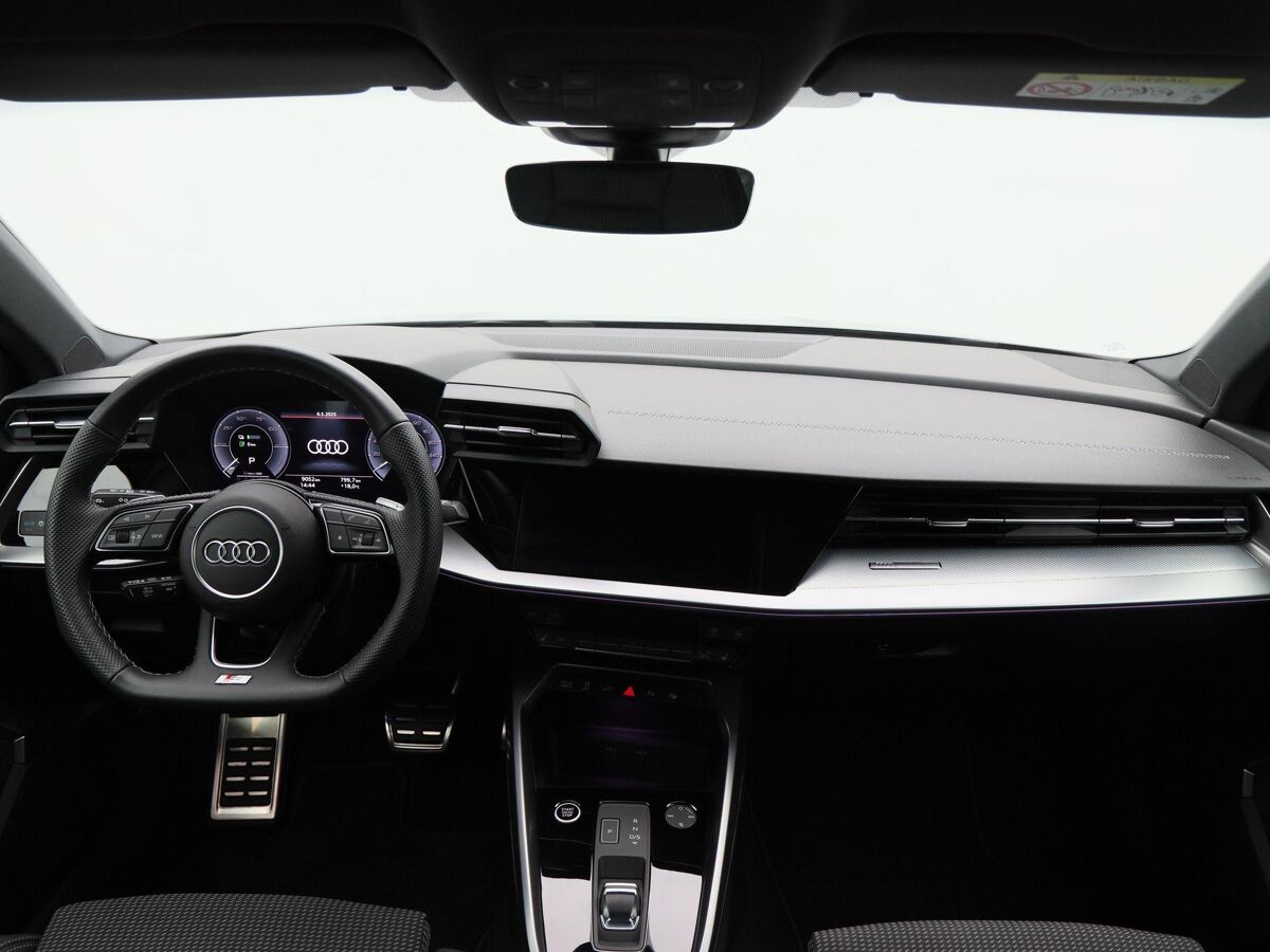 Audi A3 Sportback 45 TFSi e 245 Pk S-Line Competition | Full LED | 18 Inch | Zwart Optiek | Trekhaak | Adaptive Cruise | Stoelverwarming | Privacy Glass | Carplay | 9.054 Km!!