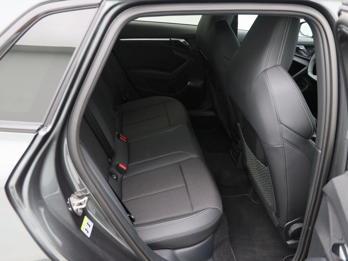 Audi A3 Sportback 45 TFSi e 245 Pk S-Line Competition | Full LED | 18 Inch | Zwart Optiek | Trekhaak | Adaptive Cruise | Stoelverwarming | Privacy Glass | Carplay | 9.054 Km!!