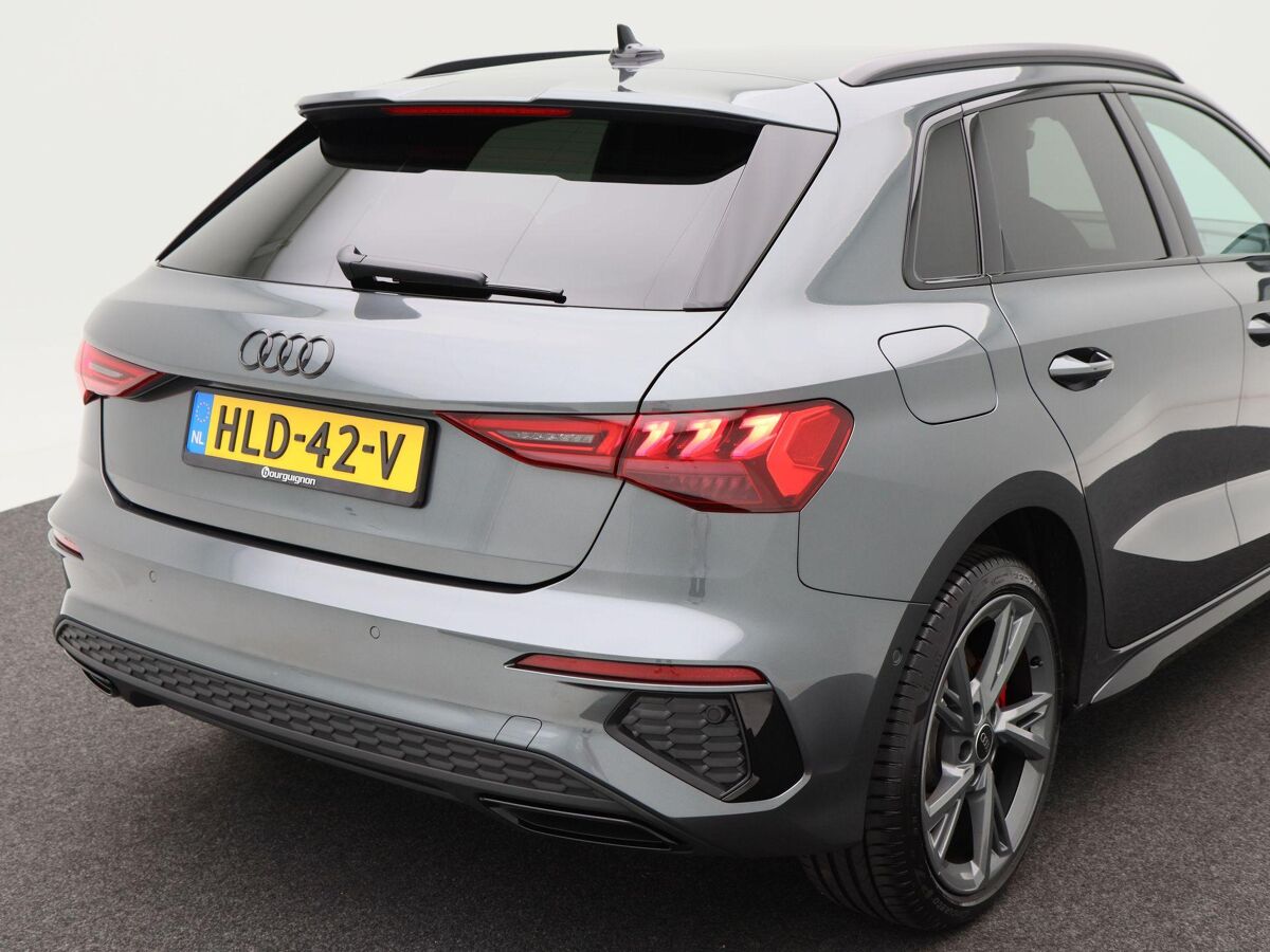 Audi A3 Sportback 45 TFSi e 245 Pk S-Line Competition | Full LED | 18 Inch | Zwart Optiek | Trekhaak | Adaptive Cruise | Stoelverwarming | Privacy Glass | Carplay | 9.054 Km!!
