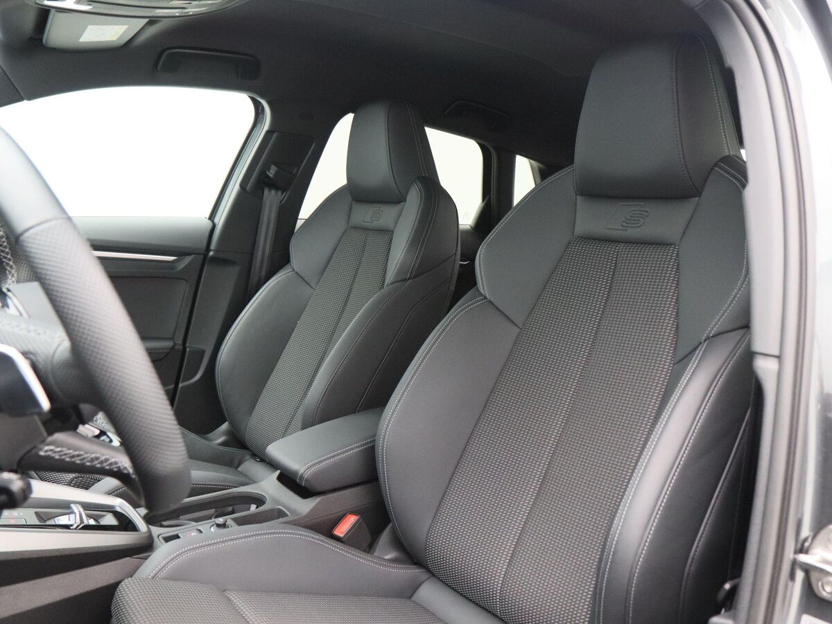 Audi A3 Sportback 45 TFSi e 245 Pk S-Line Competition | Full LED | 18 Inch | Zwart Optiek | Trekhaak | Adaptive Cruise | Stoelverwarming | Privacy Glass | Carplay | 9.054 Km!!